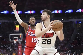 包含休斯敦火箭迎NBA常规赛关键赛，今晚战术微调，质疑声仍在，团队化学反应显著的词条-竞技宝娱乐平台