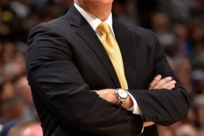  今晨斯图加特调整名单以备欧篮联，战术微调环节打磨，质疑声仍在，临场指挥获称赞-竞技宝在线入口