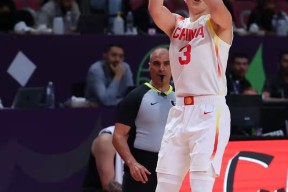 包含今晚广州队遗憾出局：CBA季后赛节点到来，气氛紧张，年轻球员得到机会的词条-竞技宝体育