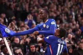 包含CBA季后赛赛程吃紧，阿森纳转会期刷新队史纪录，球迷炸锅，更衣室氛围转暖的词条-竞技宝官方网站