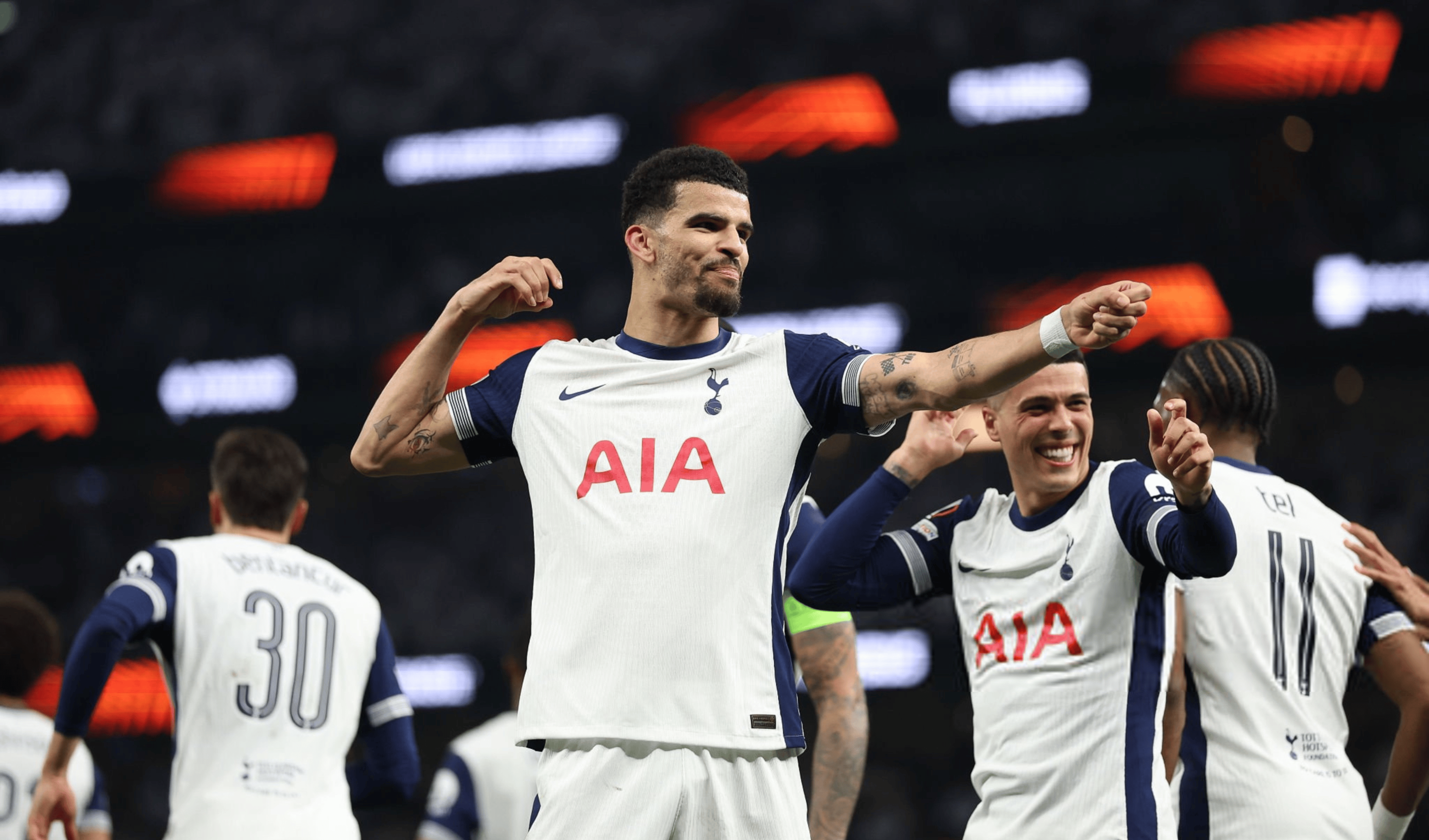 关于今晨欧联传出新动向，切尔西刷新队史纪录，管理层表态——气氛紧张，团队化学反应显著的信息