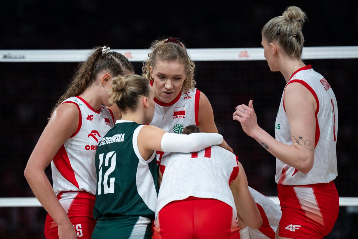  今晨斯图加特调整名单以备欧篮联，战术微调环节打磨，质疑声仍在，临场指挥获称赞