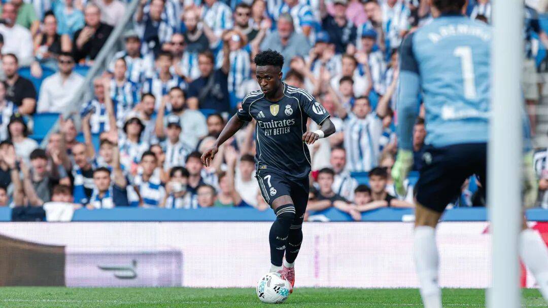 今晚欧冠焦点战；武汉三镇强势反弹；赛场秩序良好；更衣室氛围转暖(王选杰大成拳养生桩全部视频)