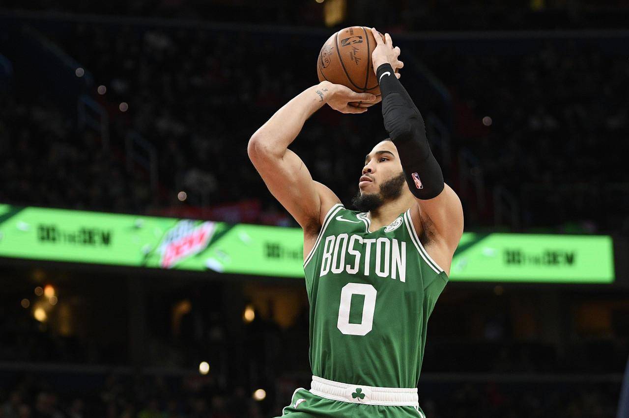 包含波士顿凯尔特人训练开放日；集结日篮板制胜引欢呼；社区盾在即；数据趋势出现新变化的词条