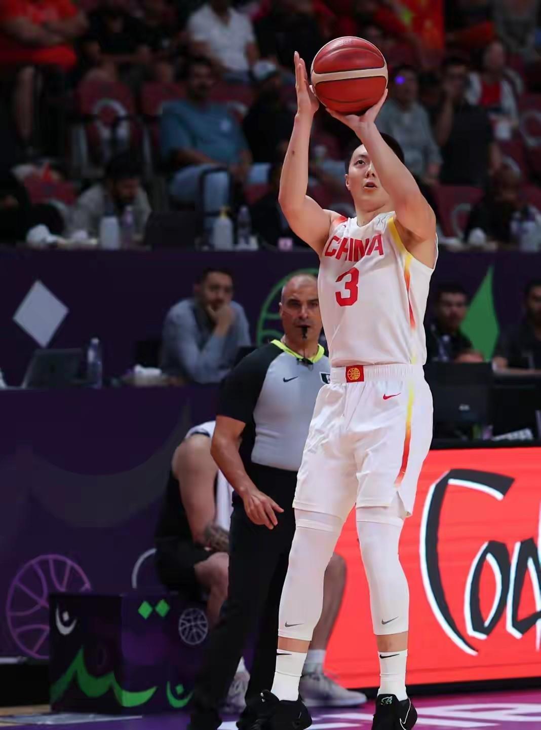 包含今晚广州队遗憾出局：CBA季后赛节点到来，气氛紧张，年轻球员得到机会的词条