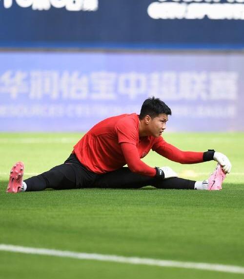 今晚体能课后；成都蓉城伤情更新备战亚冠；目标明确；训练强度明显提升的简单介绍